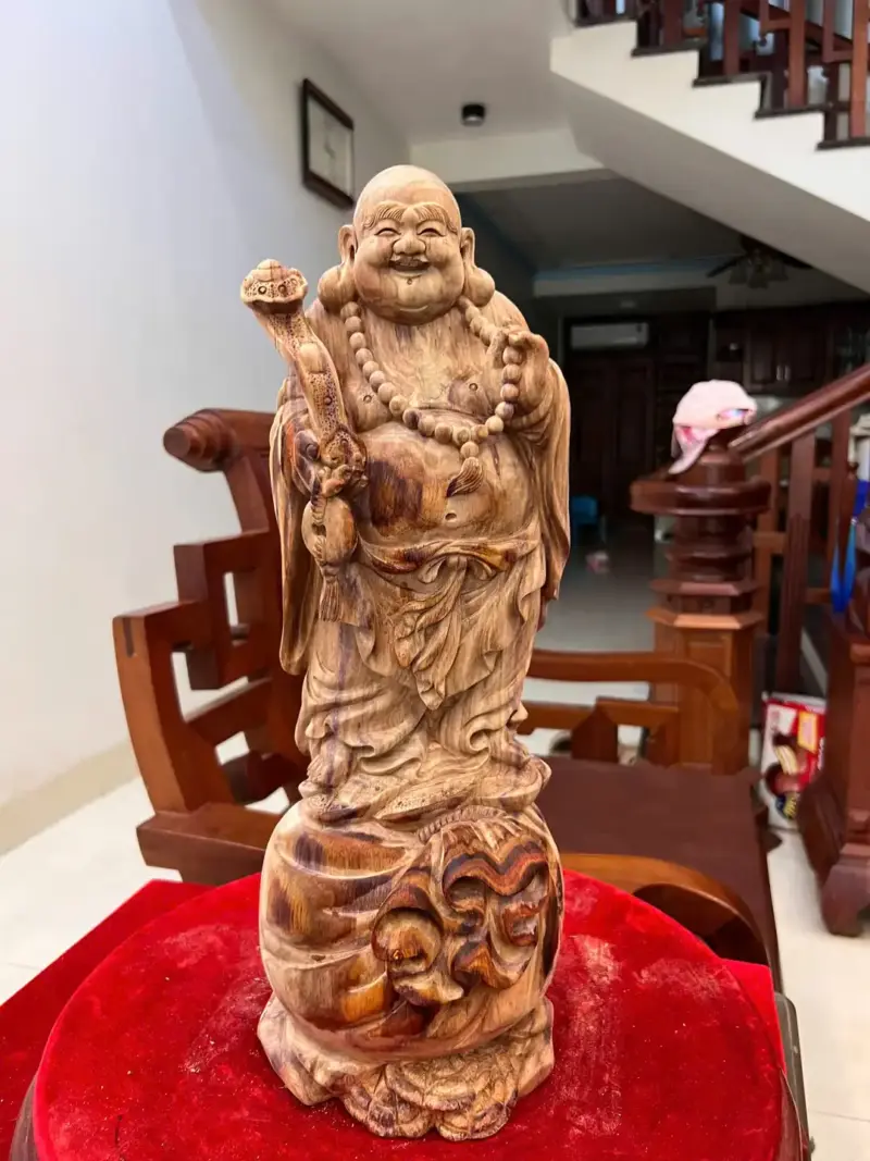 Tượng Di Lặc Gỗ Sưa Bắc Liền Khối Vân Đẹp Có Sơn Cao 46cm