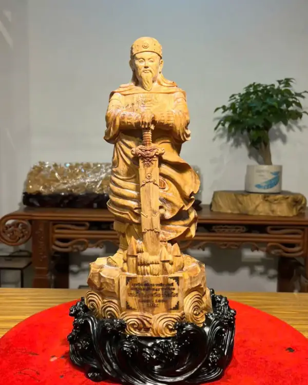 5_Trần Quốc Tuấn Hoàng Đàn Giá 40 Triệu Cao 47cm Ngang 24cm Sâu 20cm Tượng Trần Quốc Tuấn Gỗ Hoàng Đàn Cao 47cm
