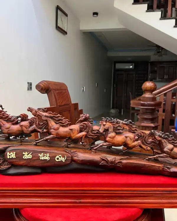 5_Bát Mã Gỗ Trắc Việt Liền Khối Giá 9.700 Triệu Kích Thước Cao 20cm, Ngang 74cm, Sâu 14cm Tượng Bát Mã Gỗ Trắc Việt Liền Khối Kèm Kỷ Cao 20cm