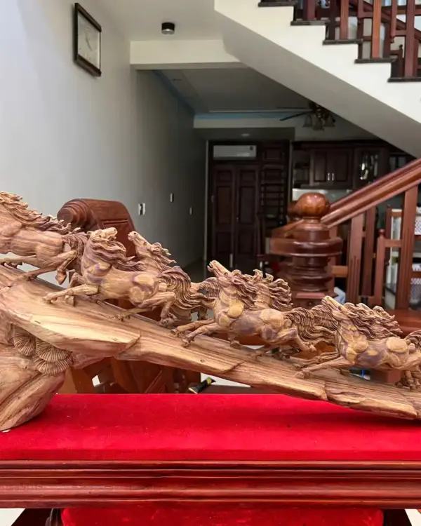 5_Cầu Bát Mã Gỗ Sưa Bắc Phôi Gỗ Già Tím Lịm Liền 100% Giá 8.600 Triệu Kích Thước Cao 30cm, Ngang 72cm, Sâu 14cm Tượng Cầu Bát Mã Gỗ Sưa Bắc Phôi Gỗ Già Tím Lịm Liền Có Sơn Cao 30cm