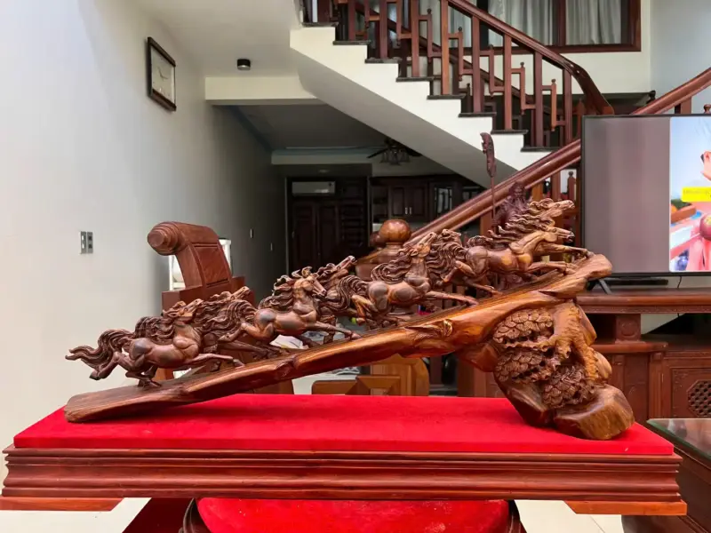 Tượng Cầu Bát Mã Gỗ Sưa Bắc Phôi Gỗ Già Vân Tím Cao 30cm