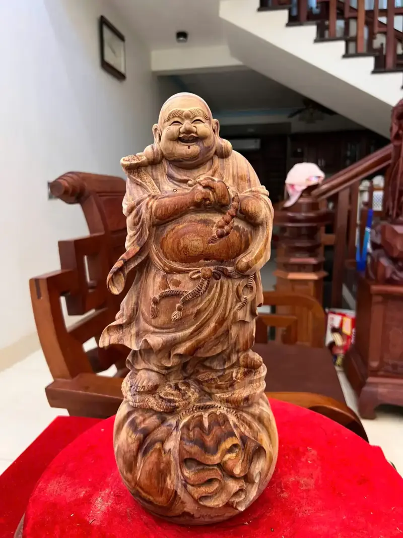 Tượng Di Lặc Chúc Phúc Gỗ Sưa Bắc Liền Khối Gỗ Già Tím Lịm Có Sơn Cao 40cm