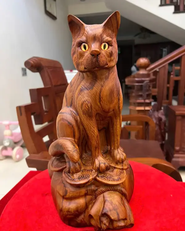 6_Mèo Ngồi Gỗ Sưa Bắc Liền Khối Giá 3.600 Triệu Kích Thước Cao 35cm, Ngang 23cm, Sâu 17cm Tượng Mèo Ngồi Gỗ Sưa Bắc Liền Khối Cao 35cm