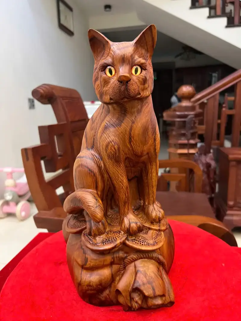 Tượng Mèo Ngồi Gỗ Sưa Bắc Liền Khối Cao 35cm