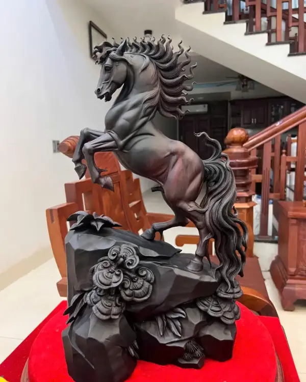 6_Nhất Mã Phi Thiên Gỗ Trắc Đen Liền Khối Hàng Kỹ Đẹp Giá 7.600 Triệu Kích Thước Cao 48cm, Ngang 29cm, Sâu 15cm Tượng Nhất Mã Phi Thiên Gỗ Trắc Đen Liền Khối Cao 48cm