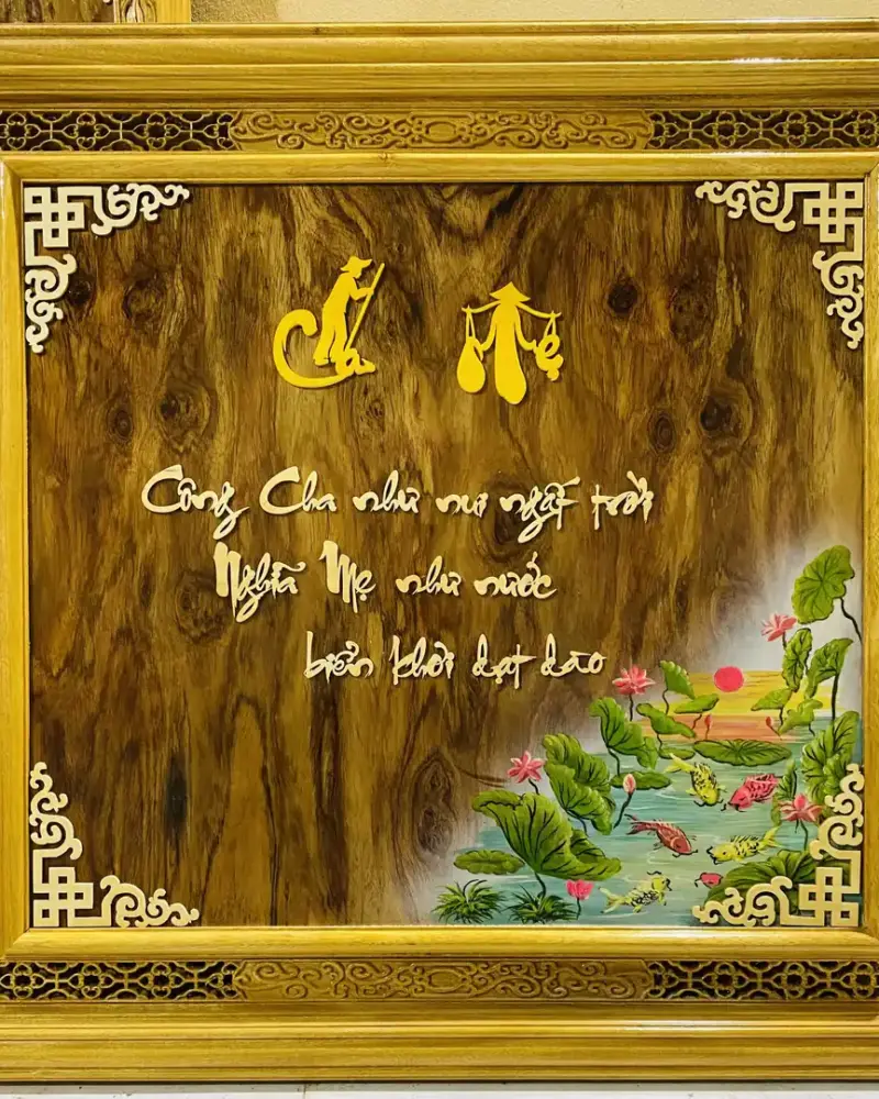Tranh Gỗ Treo Tường Cha Mẹ Gỗ Sưa – Khung Gỗ Dổi Vàng 2 Khung G5072