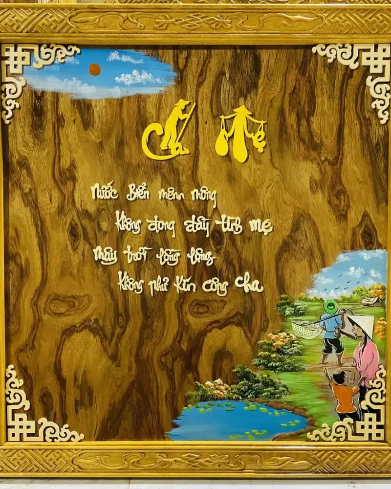 Tranh Gỗ Treo Tường Cha Mẹ Gỗ Sưa – Khung Gỗ Dổi Vàng G5063