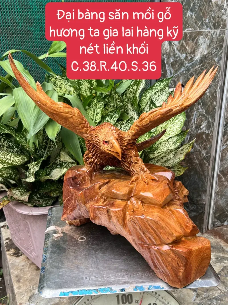 ai-bang-san-G5845-1 Tượng Đại Bàng Săn Mồi Gỗ Hương Ta Gia Lai Hàng Kỹ Nét Liền Khối G5845