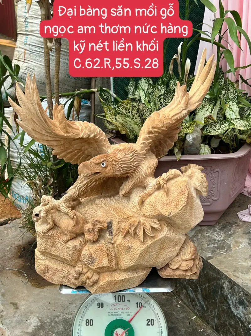 ai-bang-san-G5846-1 Tượng Đại Bàng Săn Mồi Gỗ Ngọc Am Thơm Nức Hàng Kỹ Nét Liền Khối G5846