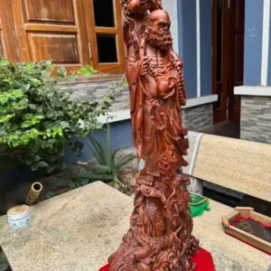 at-ma-ung-rong-go-sua-bac-G5391-3 Tượng Đạt Ma Đứng Rồng Gỗ Sưa Bắc Đỏ Liền Khối Hàng Kỹ Nét G5391