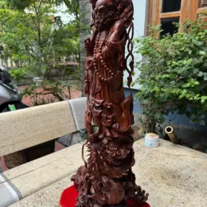 at-ma-ung-rong-go-sua-bac-G5391-4 Tượng Đạt Ma Đứng Rồng Gỗ Sưa Bắc Đỏ Liền Khối Hàng Kỹ Nét G5391