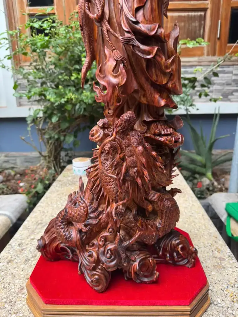 at-ma-ung-rong-go-sua-bac-G5391-6 Tượng Đạt Ma Đứng Rồng Gỗ Sưa Bắc Đỏ Liền Khối Hàng Kỹ Nét G5391