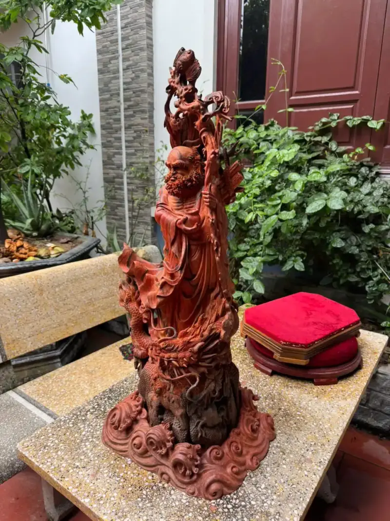 at-ma-ung-rong-go-trac-viet-G5392-4 Tượng Đạt Ma Đứng Rồng Gỗ Trắc Việt Liền Khối Hàng Kỹ Nét Vip G5392