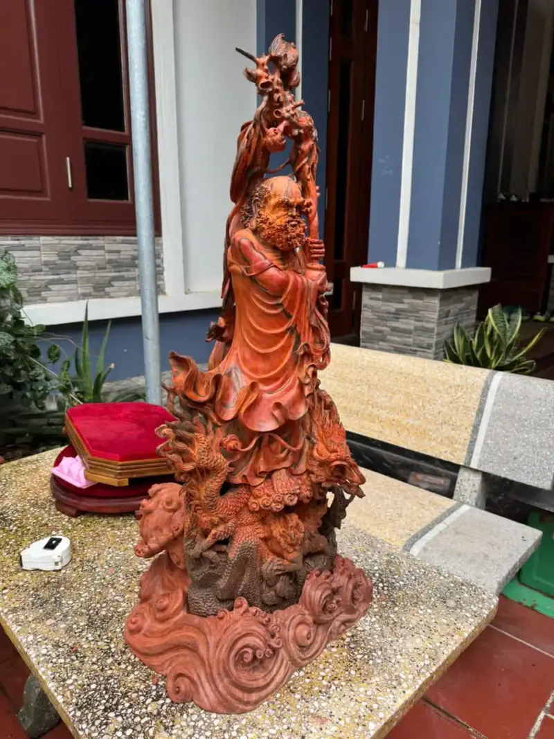 at-ma-ung-rong-go-trac-viet-G5392-5 Tượng Đạt Ma Đứng Rồng Gỗ Trắc Việt Liền Khối Hàng Kỹ Nét Vip G5392