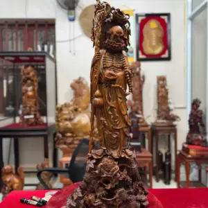 at-ma-ung-song-nghe-go-sua-hang-G5375-5 Tượng Đạt Ma Đứng Song Nghê Gỗ Sưa Hàng Kỹ Đẹp Liền Khối G5375