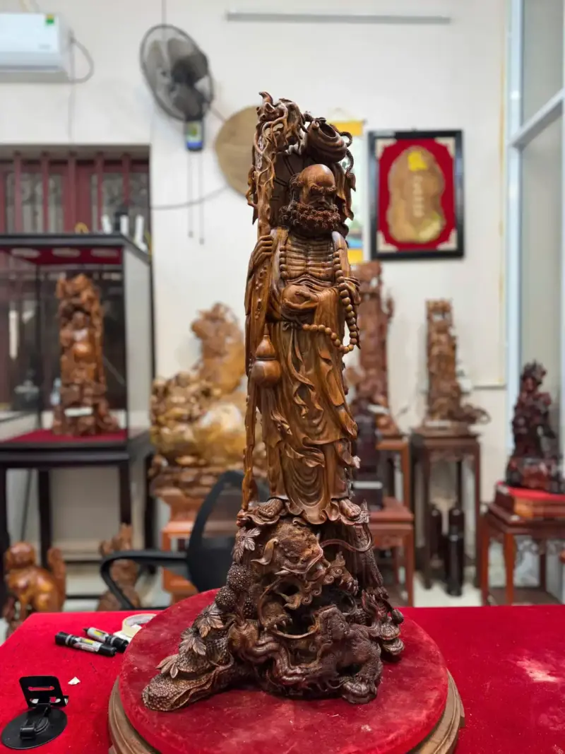 at-ma-ung-song-nghe-go-sua-hang-G5375-5 Tượng Đạt Ma Đứng Song Nghê Gỗ Sưa Hàng Kỹ Đẹp Liền Khối G5375