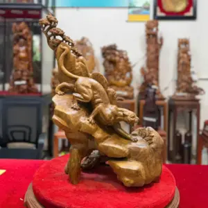 bao-san-moi-xuong-nui-go-nu-khao-G5269-1 Tượng Báo Săn Mồi Xuống Núi Gỗ Nu Kháo Lũa Tự Nhiên Liền Khối G5269