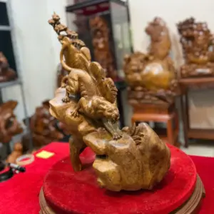 bao-san-moi-xuong-nui-go-nu-khao-G5269-2 Tượng Báo Săn Mồi Xuống Núi Gỗ Nu Kháo Lũa Tự Nhiên Liền Khối G5269
