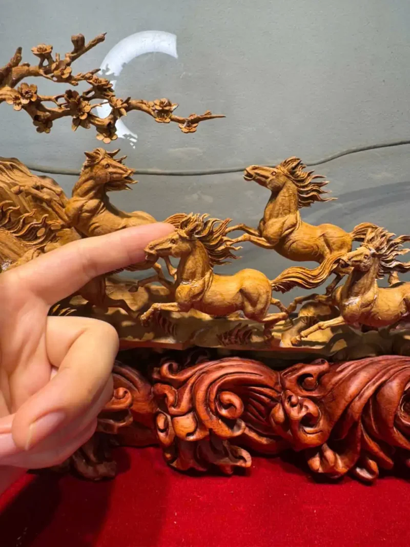 bat-ma-du-xuan-go-hoang-an-G6300-4 Tượng Bát Mã Du Xuân Gỗ Hoàng Đàn Tuyết Lạng Sơn Đậm Dầu Đã Lên Tuyết G6300