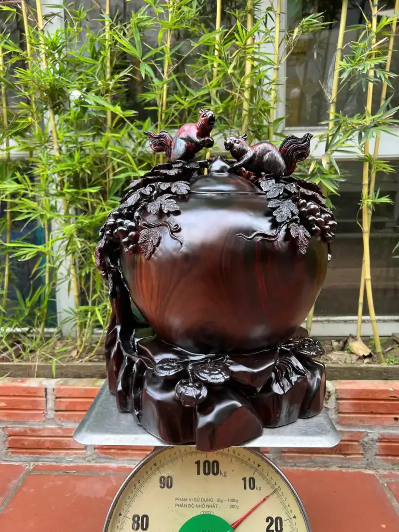 binh-nho-soc-phu-quy-go-trac-o-G5272-3 Tượng Bình Phú Quý Nho Sóc Gỗ Trắc Đỏ Đen Hàng To Đẹp Kỹ Liền Khối G5272