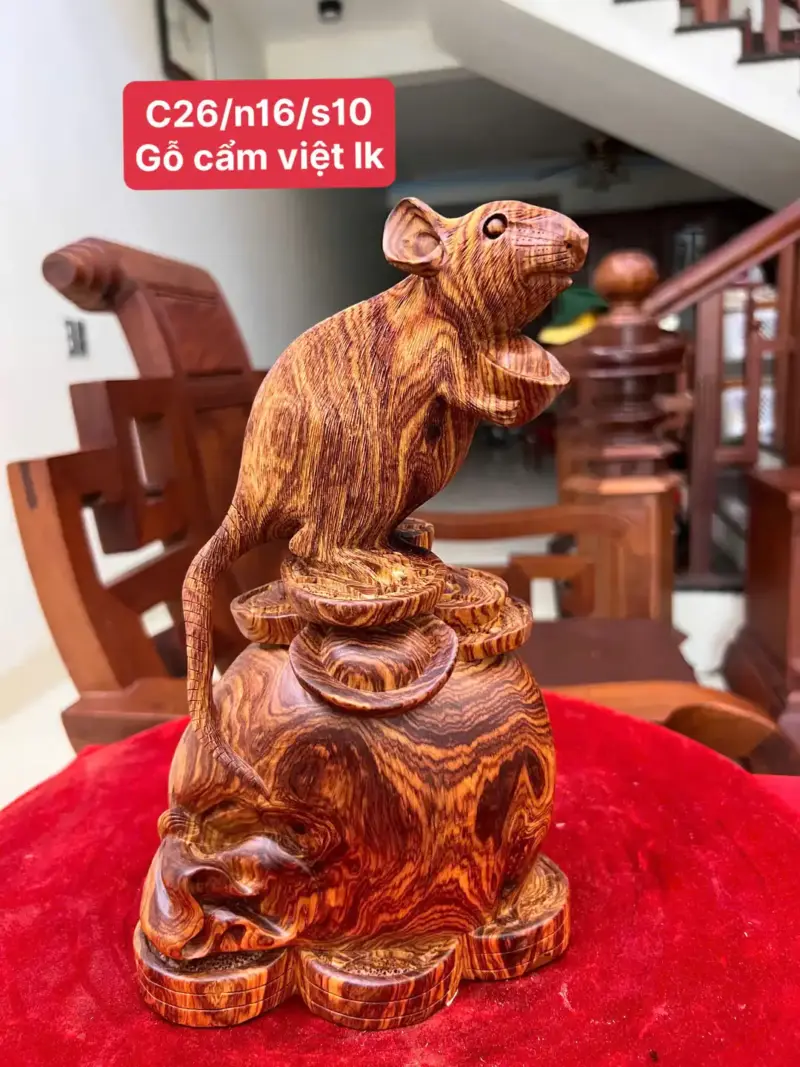 chuot-be-vang-go-cam-viet-G5143-1_Chuột Bê Vàng Gỗ Cẩm Việt Siêu Vân Giá 1.800 Triệu Kích Thước Cao 26cm, Ngang 16cm, Sâu 10cm Tượng Chuột Bê Vàng Gỗ Cẩm Việt Siêu Vân Liền Khối G5143