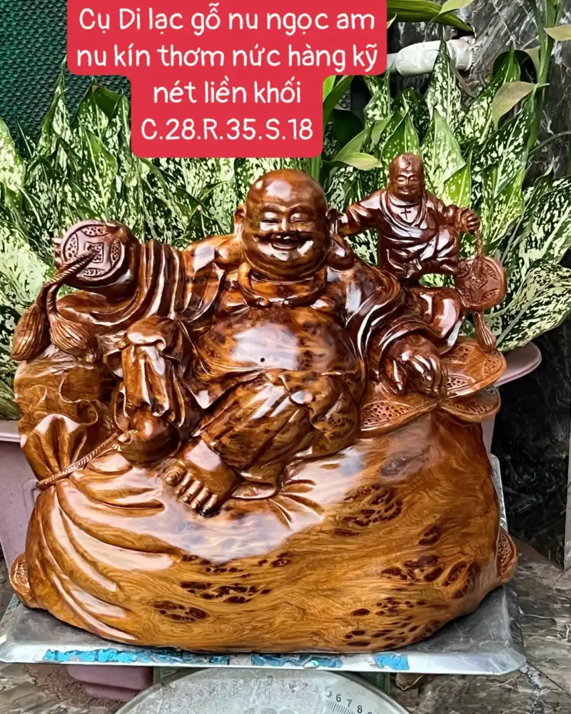cu-di-lac-G5658-1 Tượng Cụ Di Lạc Gỗ Ngọc Am Thơm Nức Nu Kín Hàng Kỹ Nét Liền Khối G5658