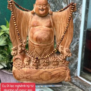 cu-di-lac-G6352-1 Tượng Cụ Di Lặc Nghênh Hỷ Gỗ Ngọc Am Thơm Nức Nhiều Dầu Hàng Kỹ Nét Liền Khối G6352