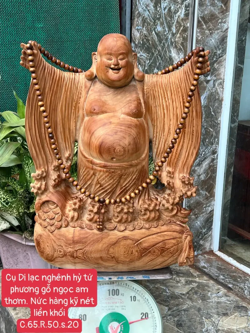 cu-di-lac-G6352-1 Tượng Cụ Di Lặc Nghênh Hỷ Gỗ Ngọc Am Thơm Nức Nhiều Dầu Hàng Kỹ Nét Liền Khối G6352