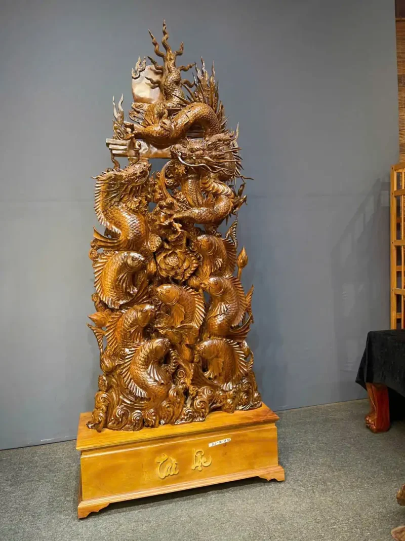 cuu-ngu-hoa-long-go-bach-xanh-G6263-2 Tượng Cửu Ngư Hóa Long Gỗ Bách Xanh Liền Khối G6263