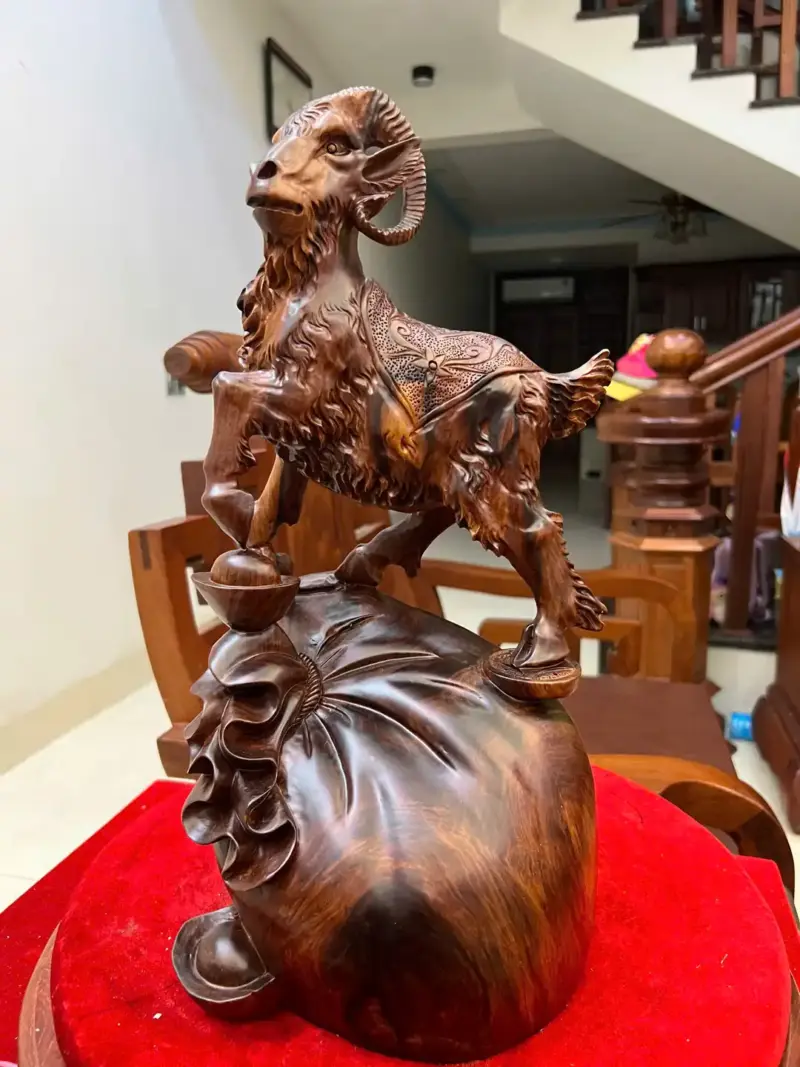 de-ung-bao-G5731-3 Tượng Dê Đứng Bao Tiền Gỗ Cẩm Việt Liền Khối G5731