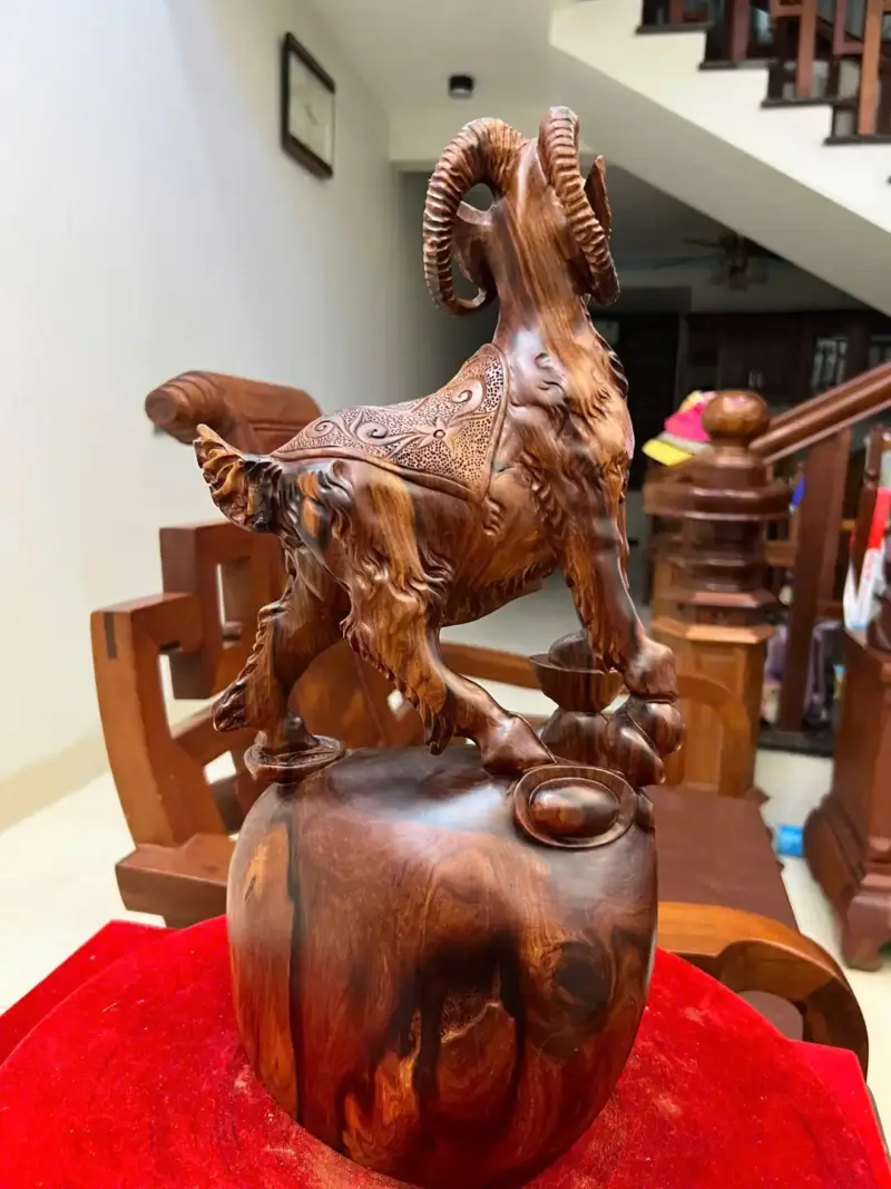 de-ung-bao-G5731-4 Tượng Dê Đứng Bao Tiền Gỗ Cẩm Việt Liền Khối G5731