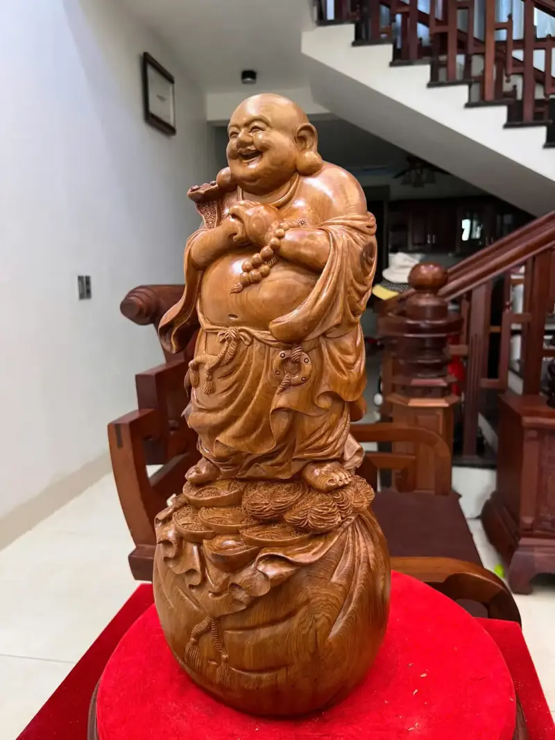 di-lac-chuc-G5573-4 Tượng Di Lặc Chúc Phúc Gỗ Ngọc Am Liền Khối Nhiều Vân Dầu G5573