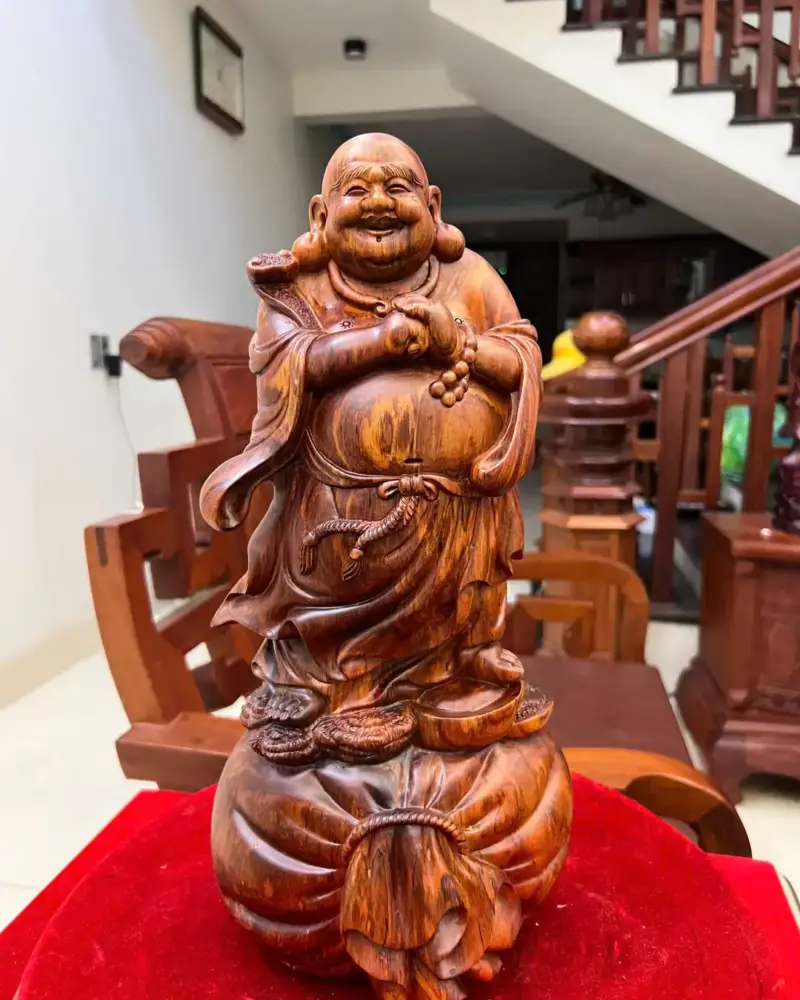 di-lac-chuc-phuc-go-sua-bac-G5058-2_Di Lặc Chúc Phúc Gỗ Sưa Bắc Liền Khối Giá 4.300 Triệu Kích Thước Cao 41cm, Ngang 18cm, Sâu 15cm Tượng Di Lặc Chúc Phúc Gỗ Sưa Bắc Liền Khối G5058