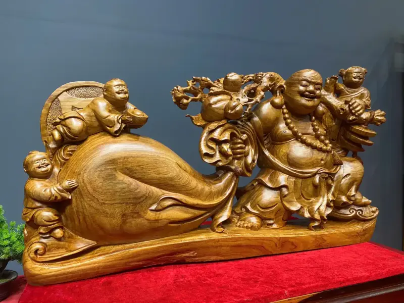 di-lac-keo-bao-tien-go-huong-ta-G5419-4 Tượng Di Lặc Kéo Bao Tiền Gỗ Hương Ta Liền Khối G5419