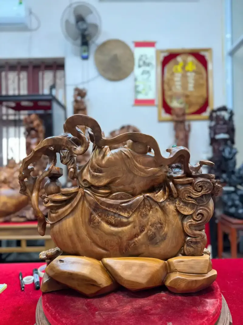 di-lac-ngoi-bao-tien-go-nu-ngoc-G5483-6 Tượng Di Lặc Ngồi Bao Tiền Gỗ Nu Ngọc Am Hàng Đẹp Liền Khối G5483