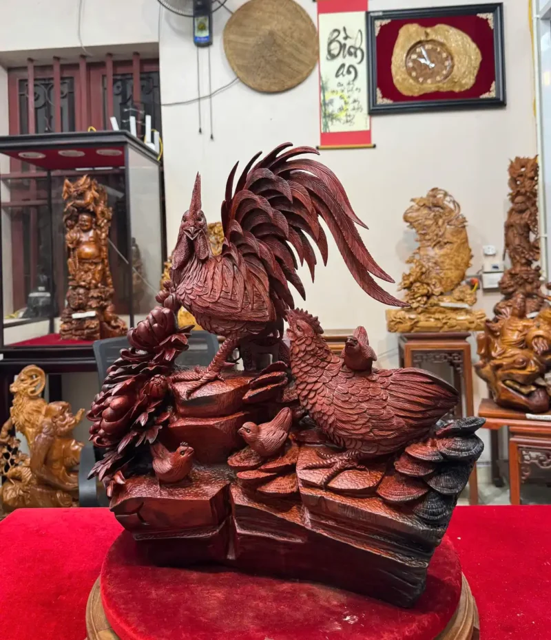 gia-inh-ga-toan-gia-phuc-hang-_0c662706 Tượng Gia Đình Gà Toàn Gia Phúc Hàng Kỹ Đẹp NNQG Chế Tác Gỗ Trắc Đỏ Đen Liền Khối G6400