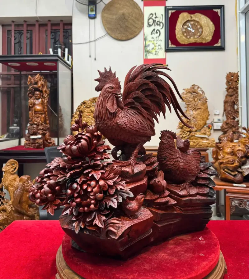 gia-inh-ga-toan-gia-phuc-hang-_cb136fa5 Tượng Gia Đình Gà Toàn Gia Phúc Hàng Kỹ Đẹp NNQG Chế Tác Gỗ Trắc Đỏ Đen Liền Khối G6400
