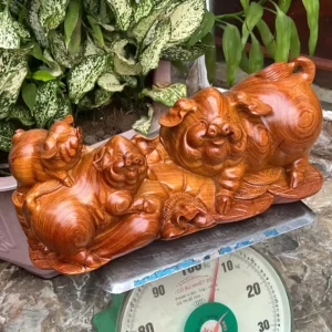 gia-inh-heo-G6355-3 Tượng Gia Đình Heo Gỗ Hương Ta Hàng Kỹ Nét Liền Khối G6355
