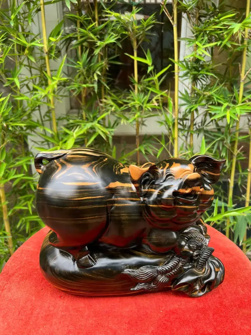 heo-lam-bao-G5327-1 Tượng Heo Lằm Bao Tiền Gỗ Mun Hoa Liền Khối G5327