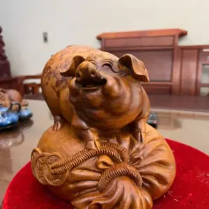 heo-nam-bao-G5148-2_Heo Nằm Bao Tiền Nu Ngọc Am Liền Khối Giá 2.900 Triệu Kích Thước Cao 23cm, Ngang 24cm, Sâu 21cm Tượng Heo Nằm Bao Tiền Nu Ngọc Am Liền Khối G5148