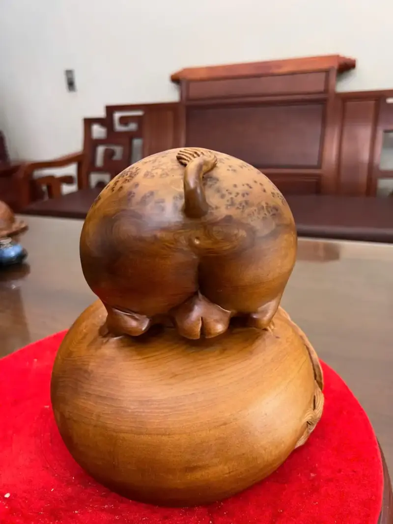 heo-nam-bao-G5148-4_Heo Nằm Bao Tiền Nu Ngọc Am Liền Khối Giá 2.900 Triệu Kích Thước Cao 23cm, Ngang 24cm, Sâu 21cm Tượng Heo Nằm Bao Tiền Nu Ngọc Am Liền Khối G5148