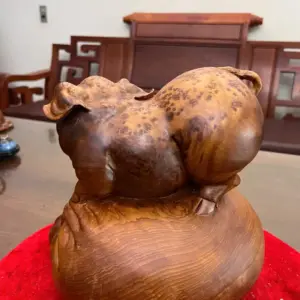 heo-nam-bao-G5148-5_Heo Nằm Bao Tiền Nu Ngọc Am Liền Khối Giá 2.900 Triệu Kích Thước Cao 23cm, Ngang 24cm, Sâu 21cm Tượng Heo Nằm Bao Tiền Nu Ngọc Am Liền Khối G5148