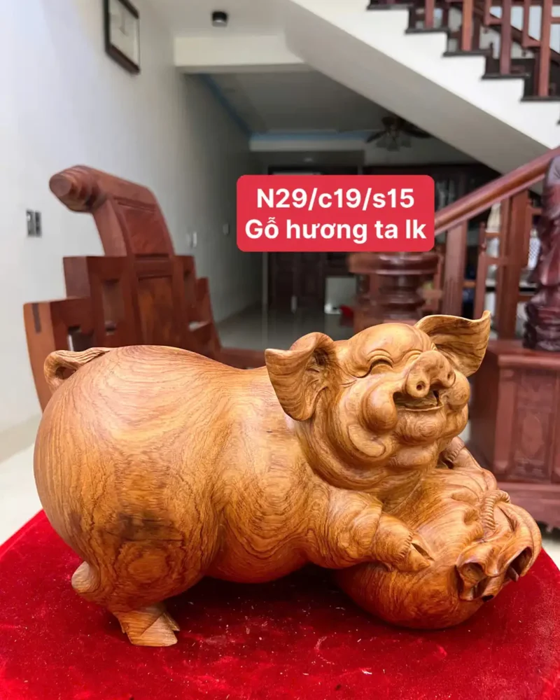 heo-nam-bao-G5825-1 Tượng Heo Nằm Bao Tiền Gỗ Hương Ta Liền Khối G5825