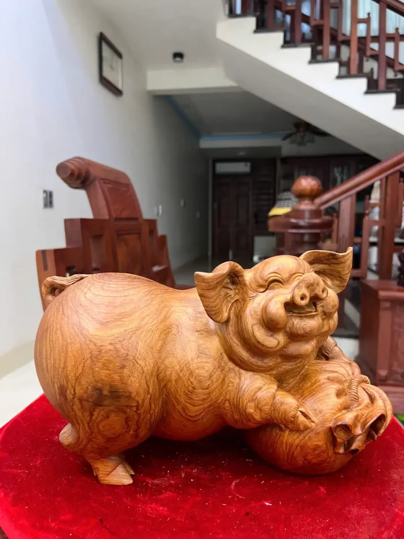 heo-nam-bao-G5825-2 Tượng Heo Nằm Bao Tiền Gỗ Hương Ta Liền Khối G5825