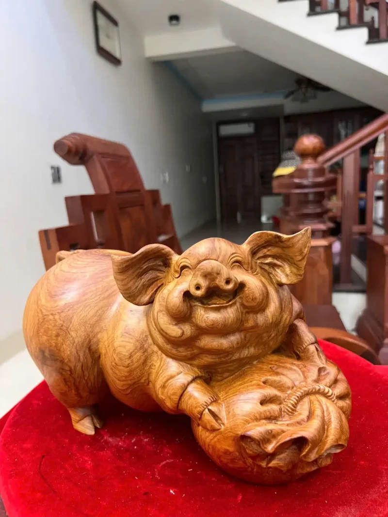 heo-nam-bao-G5825-3 Tượng Heo Nằm Bao Tiền Gỗ Hương Ta Liền Khối G5825