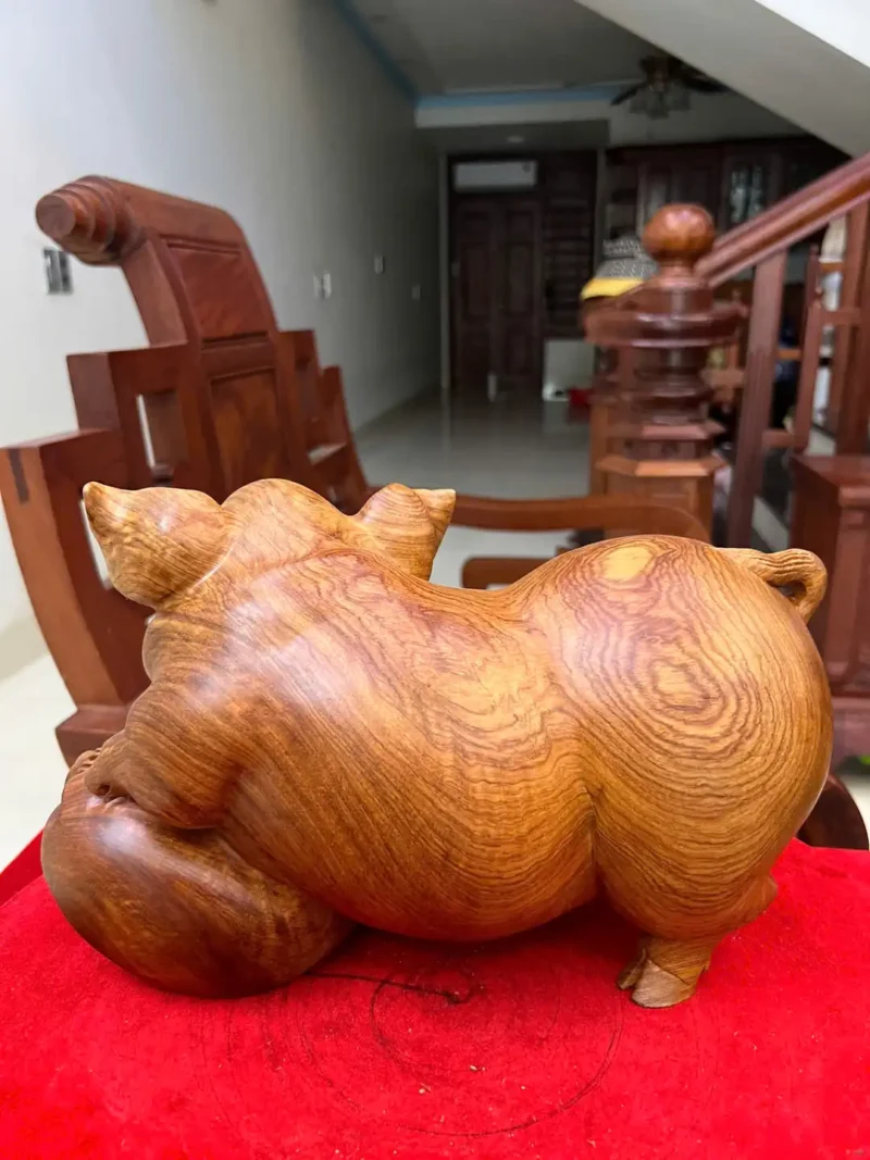 heo-nam-bao-G5825-5 Tượng Heo Nằm Bao Tiền Gỗ Hương Ta Liền Khối G5825
