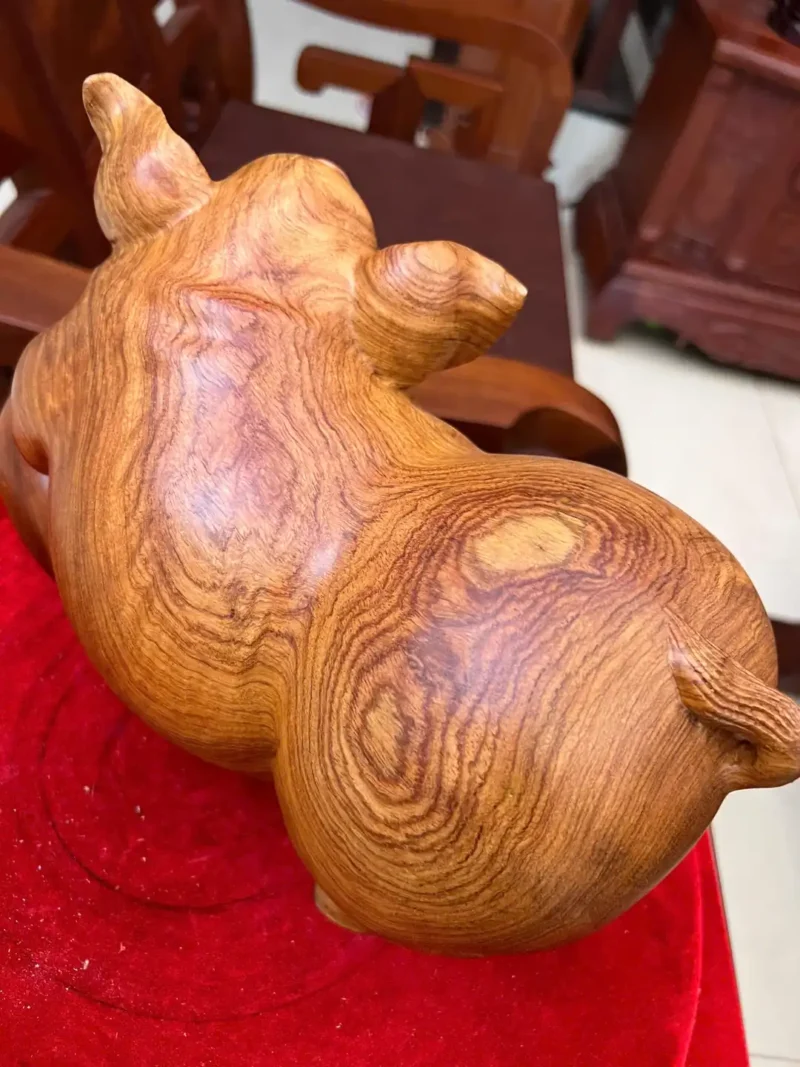 heo-nam-bao-G5825-6 Tượng Heo Nằm Bao Tiền Gỗ Hương Ta Liền Khối G5825