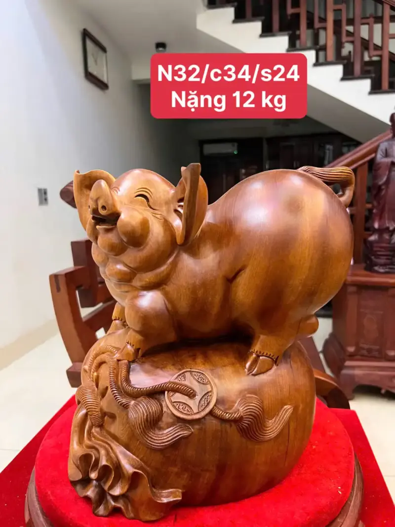 heo-nam-bao-tien-go-ngoc-am-G5147-1_Heo Nằm Bao Tiền Gỗ Ngọc Am Liền Khối Chất Nặng Giá 3.200 Triệu Kích Thước Cao 34cm, Ngang 32cm, Sâu 24cm Tượng Heo Nằm Bao Tiền Gỗ Ngọc Am Liền Khối Chất Nặng G5147