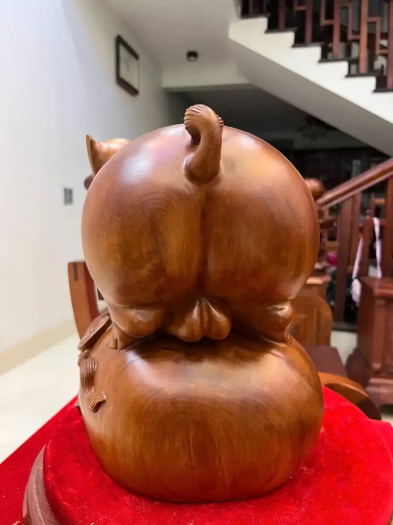heo-nam-bao-tien-go-ngoc-am-G5147-6_Heo Nằm Bao Tiền Gỗ Ngọc Am Liền Khối Chất Nặng Giá 3.200 Triệu Kích Thước Cao 34cm, Ngang 32cm, Sâu 24cm Tượng Heo Nằm Bao Tiền Gỗ Ngọc Am Liền Khối Chất Nặng G5147