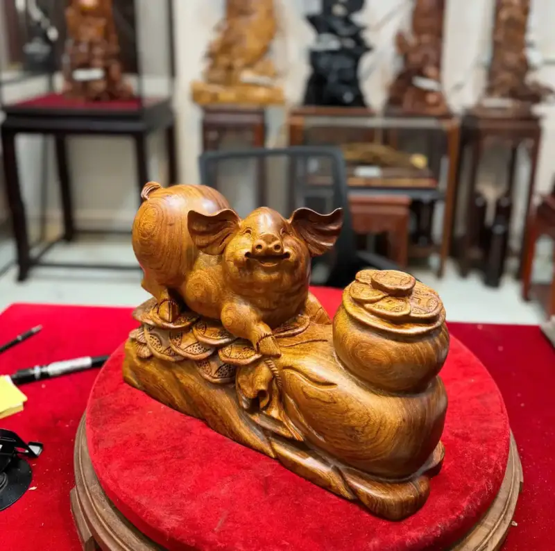 heo-tien-vang-go-huong-kt-G5331-4 Tượng Heo Tiền Vàng Gỗ Hương Liền Khối G5331